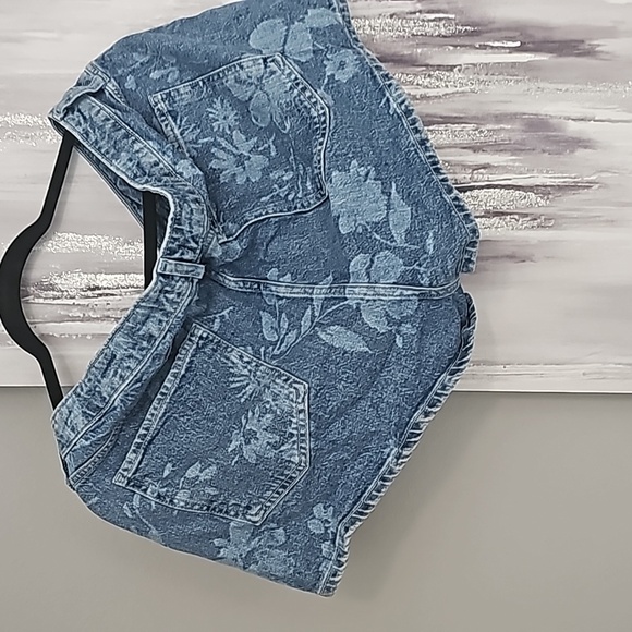 Short Jeans wih flowers print - Picture 2 of 3